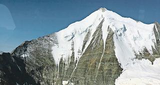 Nordwand. Am 21. Juli 1958 st&uuml;rzten zwei deutsche Bergsteiger die &uuml;ber 1000 Meter hohe Nordwand des Weisshorns hinunter.  Bis heute hat der Bisgletscher die Leichen nicht freigegeben.Fotos zvg