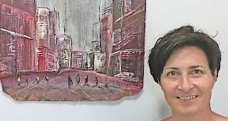 Speziell. Alexandra Imhof Amodeo und eines ihrer Werke: Alte W&auml;sserplatte als Bildtr&auml;ger.