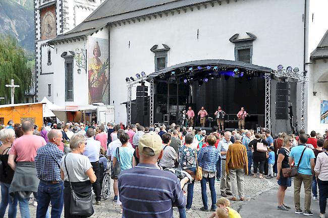 Die Sterntaler sorgten am Samstagnachmittag für gute Stimmung im alten Dorf.