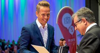 Rektor Michael Zurwerra konnte am Samstag insgesamt 270 Absolventen der FFHS ihr Diplom &uuml;bergeben. 