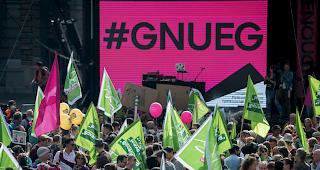 Mehrere hundert Personen demonstrierten bei der Nationalen Kundgebung f&uuml;r Lohngleichheit und gegen Diskriminierung "#Enough 18" am Samstag in Bern.