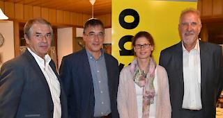 Von links: Bezirkspr&auml;sident Philipp Schnyder mit den Kandidaten des Bezirks Westlich Raron Hermann Brunner, Damara Theler und Peter Imsand.