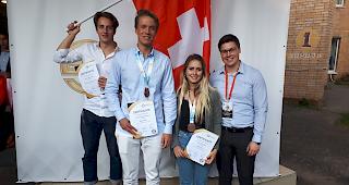 Das Schweizer Team in Moskau (von links): Gabriele Mattioli Bloch, Vincent Strobos (Bronze), Laila Zurbriggen (Bronze) und Thomas Schneiter (Coach).