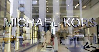 Wachstum. Das Unternehmen Michael Kors expandiert kr&auml;ftig und gab erst 2017 rund 1,2 Milliarden Dollar f&uuml;r die Luxus-Schuhmarke Jimmy Choo aus.