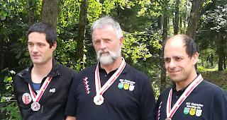 Die drei Medaillengewinner in der Kat. D (Sturmgewehr 57/03): Paul Frachebourg, Klaus Wyer und Michael Ostertag (von links).
