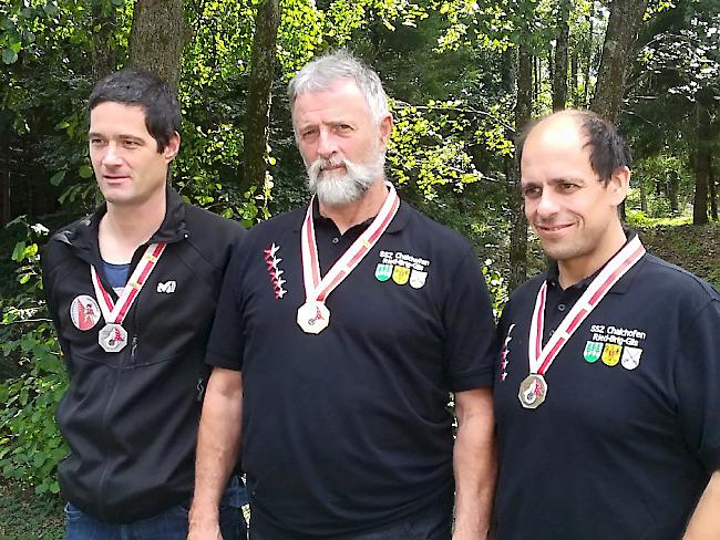 Die drei Medaillengewinner in der Kat. D (Sturmgewehr 57/03): Paul Frachebourg, Klaus Wyer und Michael Ostertag (von links).