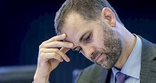 Klare Meinung. Wegen einer umstrittenen Reise nach Abu Dhabi steht der Genfer Regierungsrat Pierre Maudet seit Wochen heftig in der Kritik. Antonio Hodgers, Pr&auml;sident der Kantonsregierung (Bild), fordert Maudet nun indirekt zum R&uuml;cktritt auf.