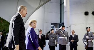 Dreit&auml;gige Visite. Der t&uuml;rkische Pr&auml;sident Recep Tayyip Erdogan hat eine positive Bilanz seines umstrittenen Besuchs in Deutschland gezogen.