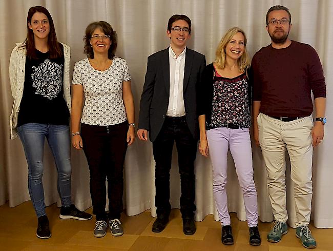 Der wiedergewählte Vorstand des Vereins Pflegefamilien Oberwallis (v.l): Annette Weiss, Nicole Carron, Michael Kreuzer (Präsident), Nicole König und Stefan Petrig.