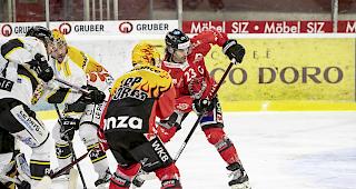 Kissel und Van Guilder bedr&auml;ngen Ajoies Abwehr, Visp agierte mit dem Gegner auf Augenh&ouml;he.