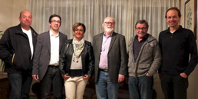 Verfassungsrat. Die Kandidaten der SVP Bezirk Visp: Alain Imboden, Michael Kreuzer, Ursula Abgottspon, Josef Buman, Beat Gasser und Fabian Zurbriggen (v.l.). Es fehlen: Brigitte Imboden und Anton Daniel Aufdenblatten.