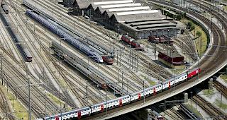 Gefragt. Die Schweizer benutzen den Zug als Transportmittel nicht nur mehr als jede andere europ&auml;ische Nation, mit durchschnittlich 2463 Kilometer pro Jahr legen sie auch die meisten Kilometer zur&uuml;ck.