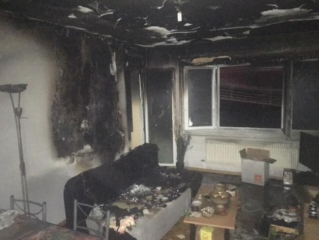 Nach einem Brand in einem Mehrfamilienhaus in Sitten mussten zwei Personen hospitalisiert werden.