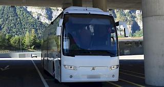 Die Walliser Kantonspolizei hat nach einer Kontrolle auf der A9 bei Martinach einen rum&auml;nischen Reisecar mit gebrochener Bremsscheibe aus dem Verkehr gezogen. 