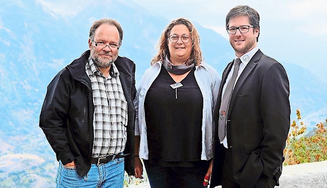 Neu und alt. Markus Julen (links) wurde in den Vorstand gewählt, Margot Lorenz gibt ab. Rechts Verbandspräsident Philipp Loretan.Foto WB