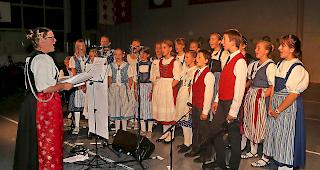 560 Teilnehmer. Die Schweizerische Trachtenvereinigung gastierte vergangene Woche in Fiesch.