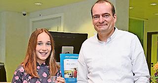 Lena Gebhard mit Amad&eacute; Anthamatten, Teamleiter Akquisition und Beratung.