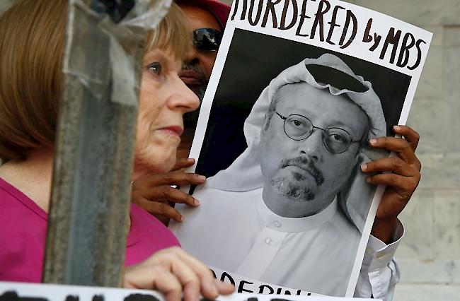 Ende Oktober hatte die Istanbuler Staatsanwaltschaft erklärt, Khashoggi sei unmittelbar nach Betreten des Konsulats erwürgt und seine Leiche dann zerstückelt und beseitigt worden.