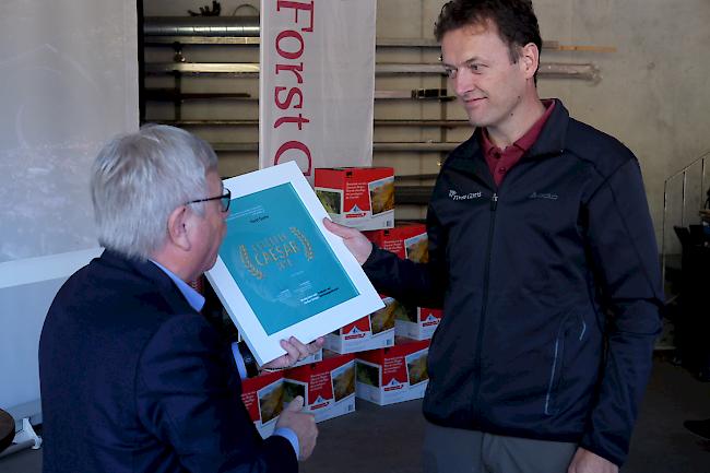 Franz Mattig übergab den Preis an Willy Werlen