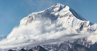 Mount Gurja liegt im Annapurna-Massiv etwa 200 Kilometer westlich der Hauptstadt Kathmandu. 