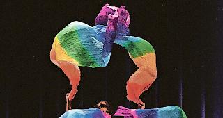 Orientalisch. Die Farben vermischen sich.