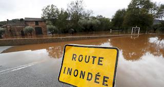 Die meisten Strassen sind nach dem Starkregen wegen &Uuml;berschwemmungen abgeschnitten. 