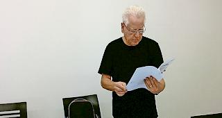 Medienk&uuml;nstler. Arnold Dreyblatt wartet im Schloss Leuk mit  &laquo;Ged&auml;chtnispalast Leuk&raquo; auf.Foto zvg