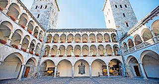 Schiefer Haussegen. An der Forderung nach einer unabh&auml;ngigen Baukommission scheiden sich die Geister.