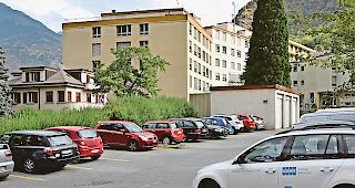 Nicht immer gibt es auf dem Spitalparkplatz in Visp freie Pl&auml;tze.