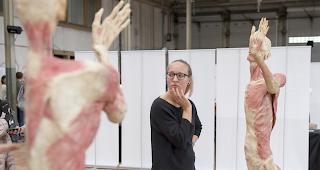 In Bern ging die Ausstellung "Bodies Exhibition" trotz Proteste &uuml;ber die B&uuml;hne. 