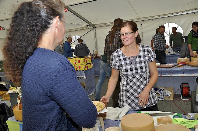 Impressionen vom ersten Alp- und Bergproduktemarkt Oberwallis.