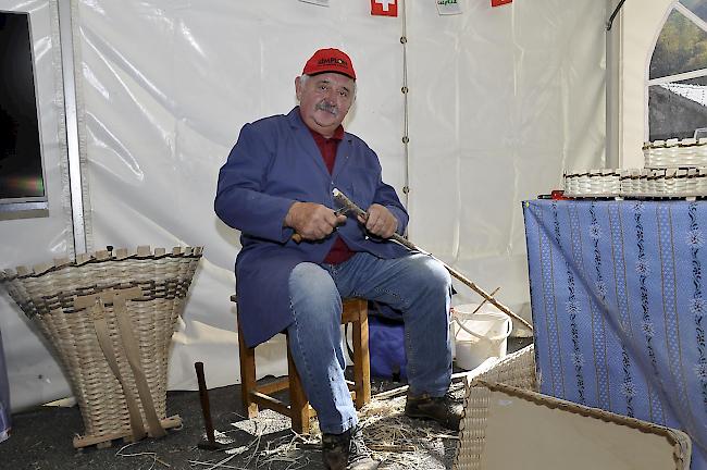 Handwerk in Reinkultur: Der Simpiler Jordan Oswald stellt Cherb und Tschiffre her.