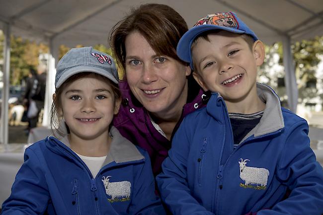 Jana (6), Manuela (35) und Loris (5) Partel, Glis.