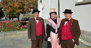 Leo Imboden, Charlotte Imboden und Bruno Imboden vom Trachtenverein T&auml;sch.