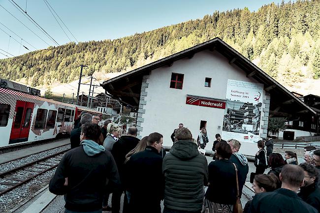 Das Bahnhofsgebäude in Niederwald wird umgebaut.