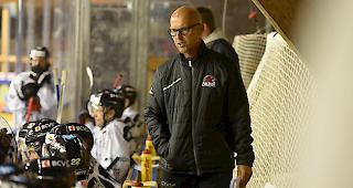 Ein etwas zerknirschter EHC-Trainer Matti Alatalo nach der ersten Niederlage seit &uuml;ber drei Wochen.