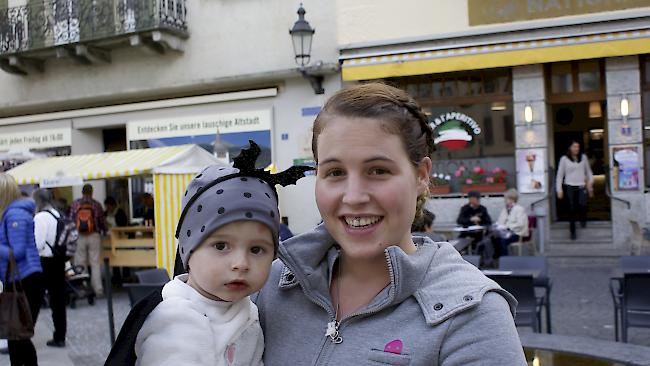 Milena Hutter (2) und Saskia Hutter (25), Brig-Glis.