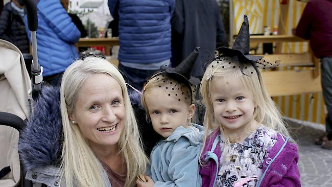 Andrea Salzgeber (44), Anna Von Arx (2) und Lina Von Arx (4), Raron.