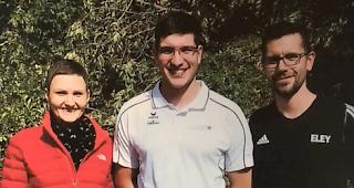 Das Siegertrio mit internationalem Leistungausweis an einem regionalen Wettkampf: Manuel L&uuml;scher (Mitte) vor Aur&eacute;lie Grangier und Fabio Sciuto.