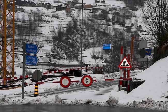 Wieder befahrbar. Die Strasse von Stalden ins Saastal wird am Dienstagnachmittag ab 16.00 Uhr geöffnet. (Archivbild)