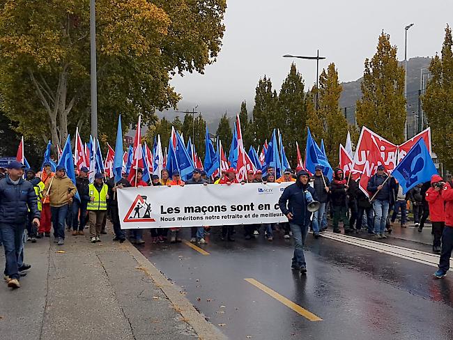 Protesttag. In Sitten kämpften am Dienstag mehr als 400 Bauarbeiter für ihre Rechte.