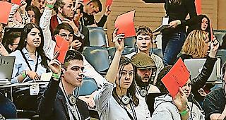 Wie kann man die Stimmbeteiligung der Jungen verbessern? Die Frage besch&auml;ftigt die Politik.