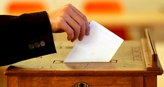 Drei Vorlagen. Am 25. November stimmt das Schweizer Volk &uuml;ber die Selbstbestimmungsinitiative, die Hornkuh-Initiative sowie &uuml;ber eine neue gesetzliche Grundlage f&uuml;r die &Uuml;berwachung von Versicherten ab. Die SVP Oberwallis sagt zu allen drei Vorlagen Ja. (Symbolbild)