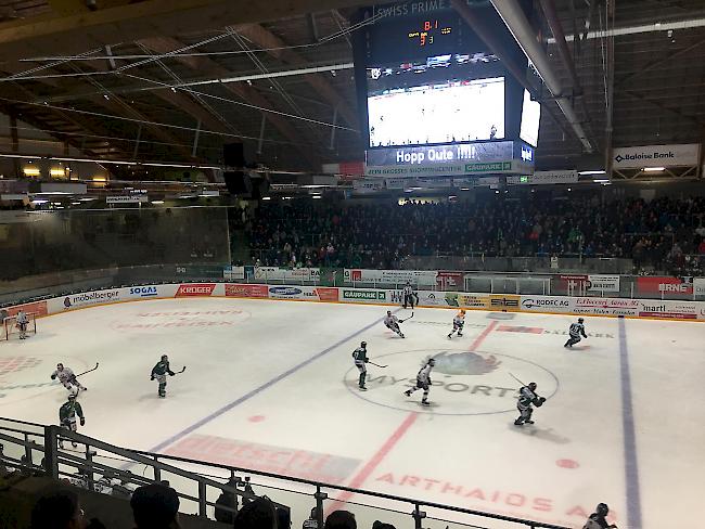 Der EHC Olten und der EHC Visp am Freitagabend im Kleinholz-Stadion.