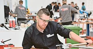 Aufwertung. Die Geb&auml;udetechnik-Ausbildungen werden zuk&uuml;nftig vier Jahre dauern. Im Bild ein Teilnehmer an den diesj&auml;hrigen SwissSkills in Bern. foto wb