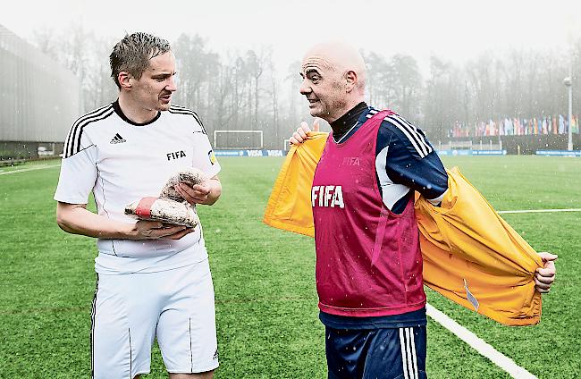 Oberstaatsanwalt Rinaldo Arnold und FIFA-Boss Gianni Infantino, seit Jahren dicke Freunde.Foto Keystone 