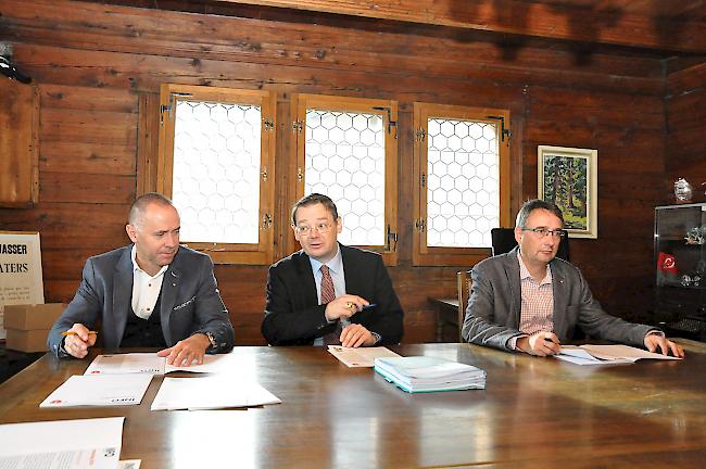 Finanzverwalter Damian Schmid, Gemeindepräsident Franz Ruppen und Gemeindeschreiber Bruno Escher präsentierten an einer Pressekonferenz im Junkerhof den Voranschlag 2019 sowie den Finanzplan 2019 bis 2022.