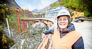 Arbeiter mit Respekt behandeln. Die Baumeisterin Sandra Imboden auf einer ihrer imposanten Baustellen &ndash; der Chinegga-Br&uuml;cke in Stalden.