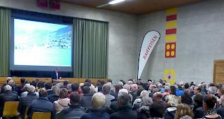 Gemeinsamer Weg. Die Raiffeisenbanken Visperterminen und Region Visp wollen im n&auml;chsten Jahr fusionieren.