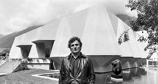 40 Jahre. L&eacute;onard Gianadda widmete die am 19. November 1978 er&ouml;ffnete Ausstellung seinem Bruder Pierre Gianadda, der zwei Jahre zuvor bei einem Flugzeugunfall ums Leben kam.